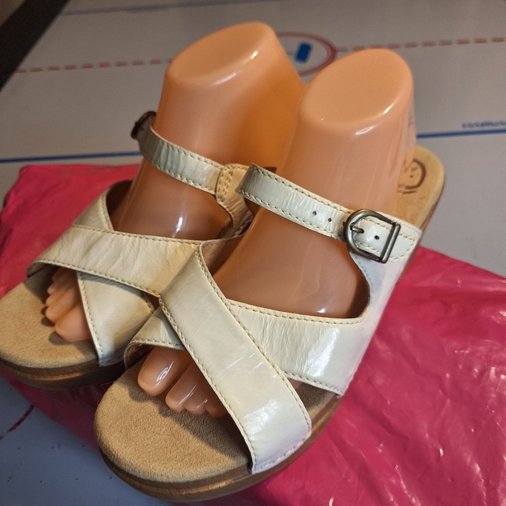 Dansko Cream Leather Wood  Women's Heel Sandals. Size 42 US 11.5/12